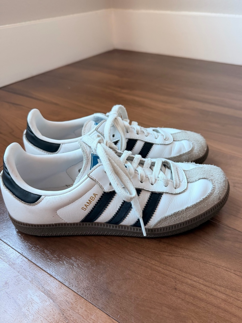 adidas Samba Men’s White and Black Low-Top Sneakers